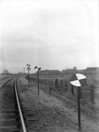 803384 Afbeelding van een drievoudige baak langs de spoorlijn naar Amersfoort, ter hoogte van het Haverland, op de ...